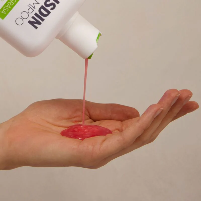 ISDIN NUTRADEICA ANTICASPA GRASA 200ml - Shampoo que reduce la descamación, el picor y el exceso de sebo - Image 3