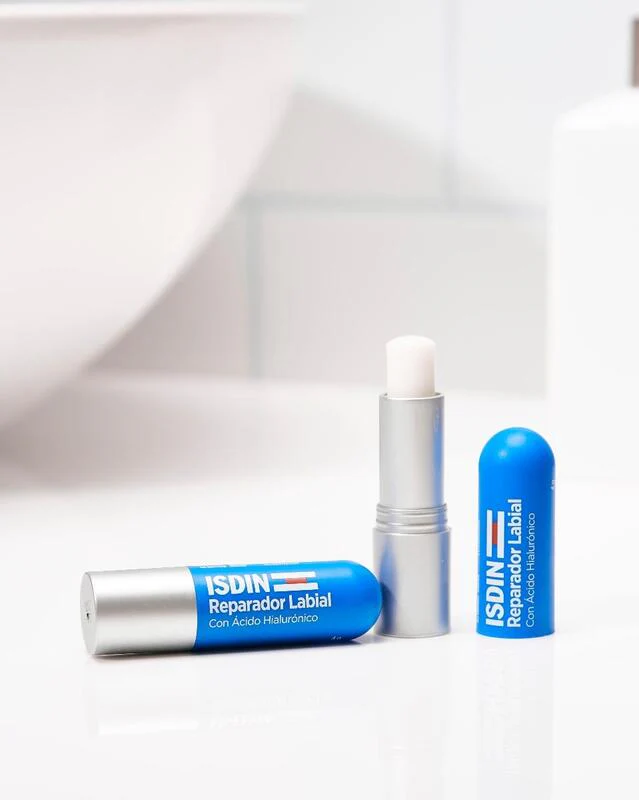 Reparador Labial Con Ácido Hialurónico Isdin Barra 4 Gr - Image 3